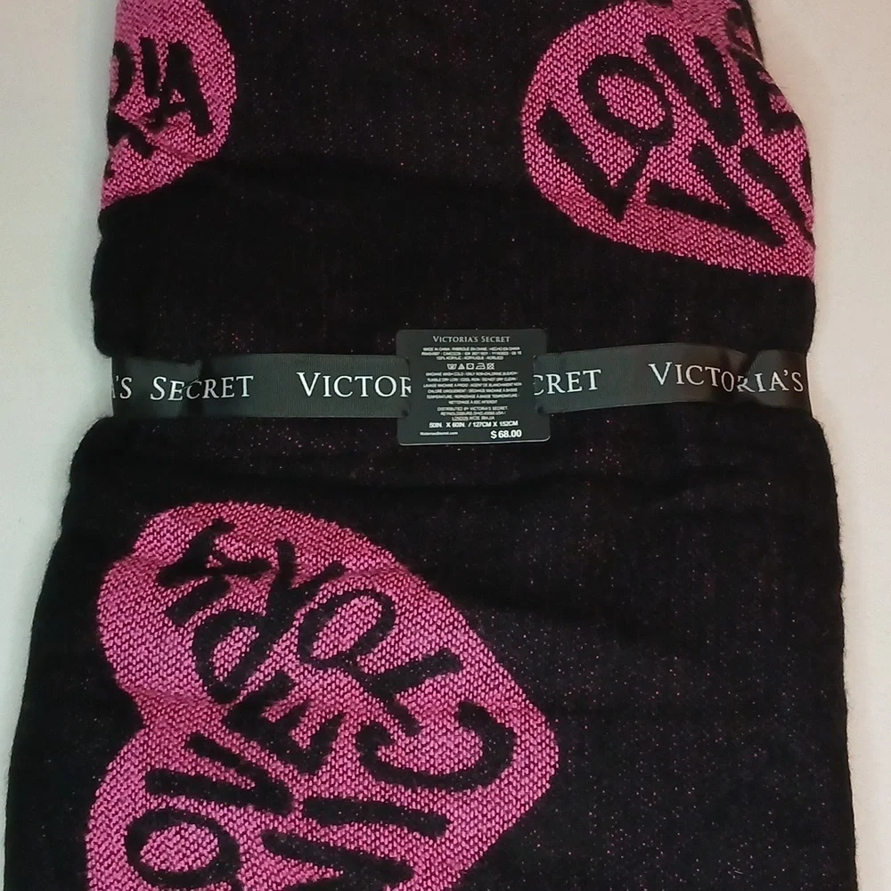 Victoria’s Secret Blanket “Love Victoria” Hearts Throw Blanket 🆕️ VS Blanket 💗